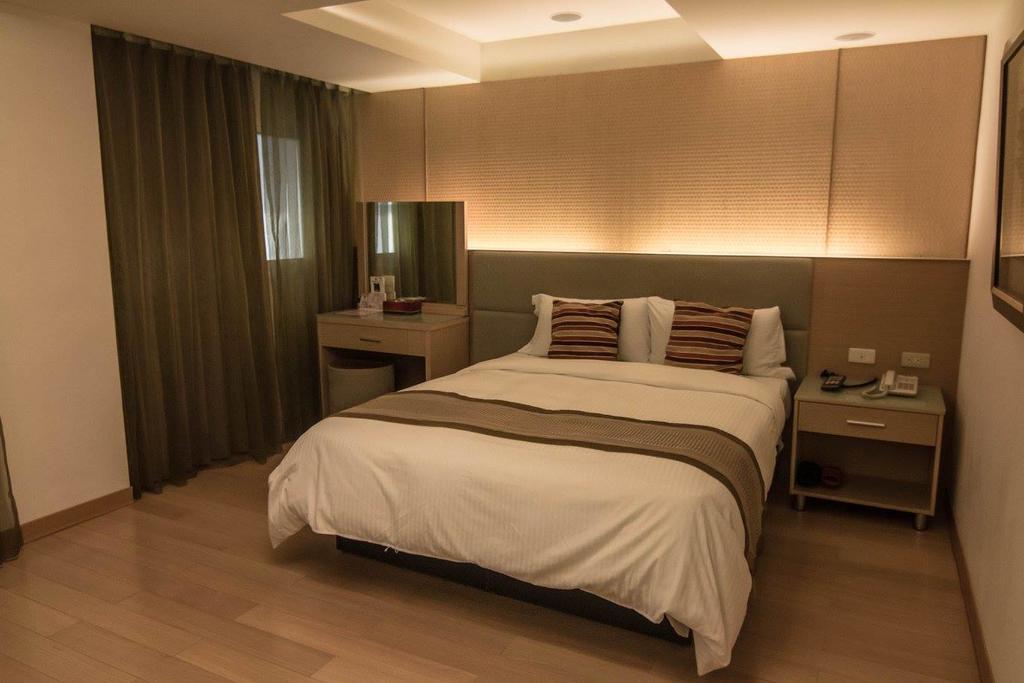 Katherine Plaza Hotel Kaohsiung Exteriör bild