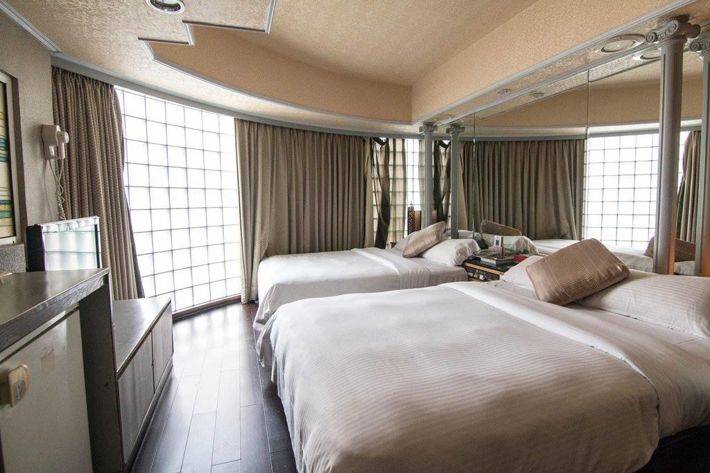 Katherine Plaza Hotel Kaohsiung Exteriör bild
