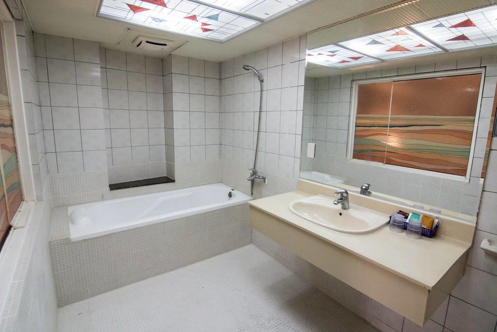 Katherine Plaza Hotel Kaohsiung Exteriör bild