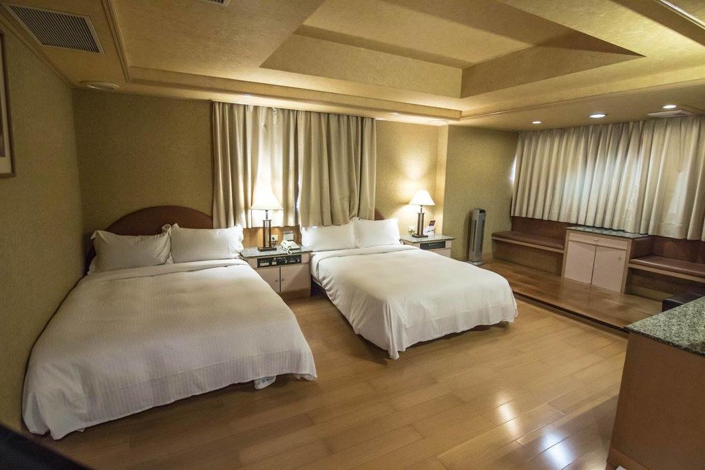 Katherine Plaza Hotel Kaohsiung Exteriör bild