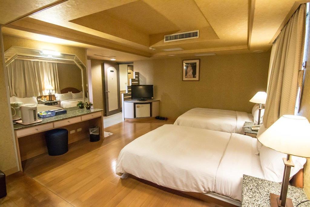 Katherine Plaza Hotel Kaohsiung Exteriör bild