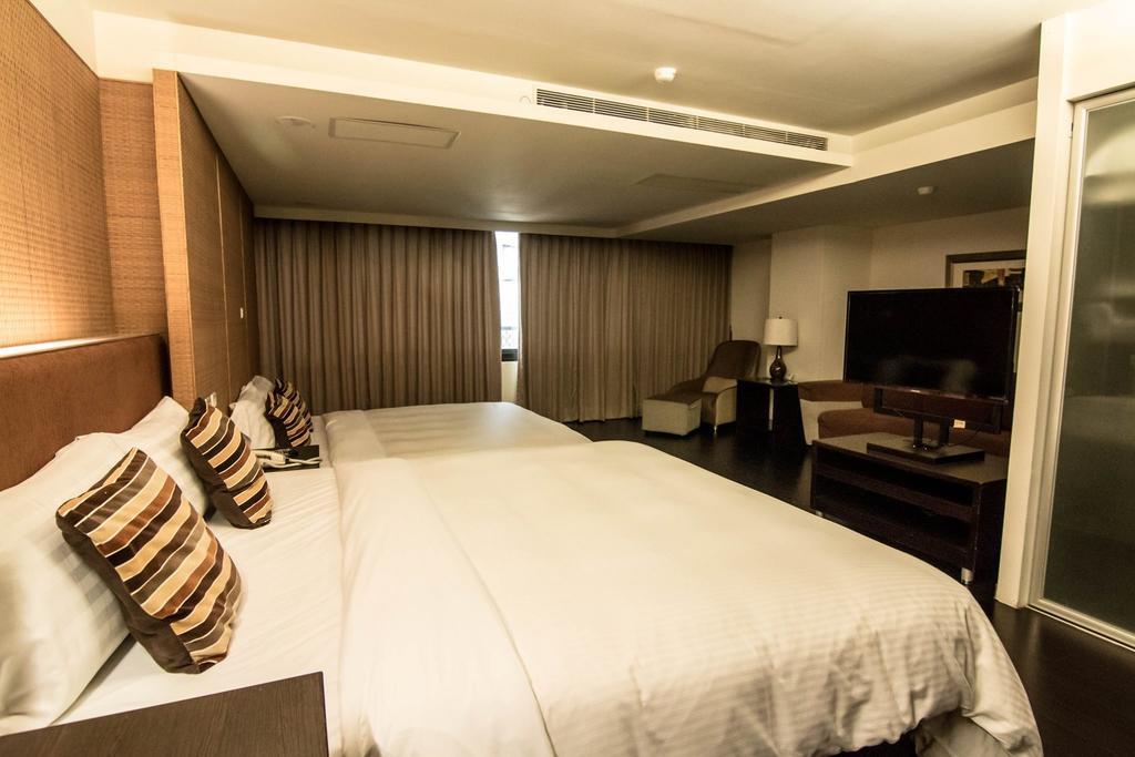 Katherine Plaza Hotel Kaohsiung Exteriör bild